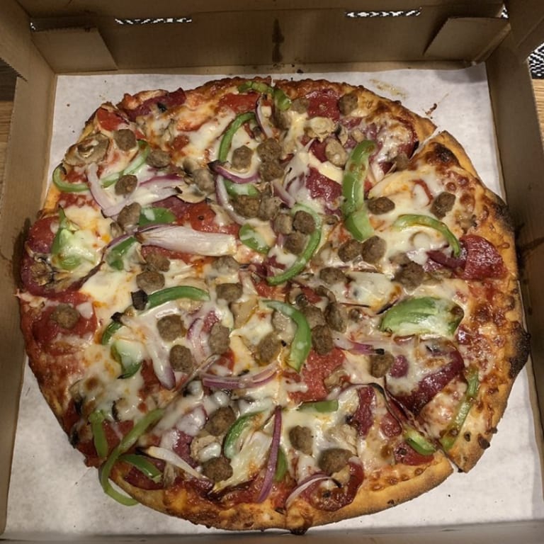 Wing It: Pizza and Mediterranean Delights